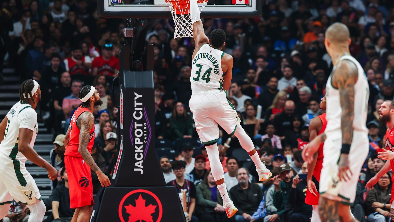 Antetokounmpo has 31 points and 20 rebounds in the Bucks' victory over the Raptors