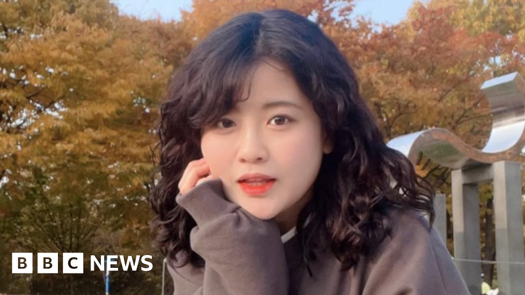 Baek Se-hee: South Korean author of I Want to Die But I Want to Eat Tteokbokki dies at 35