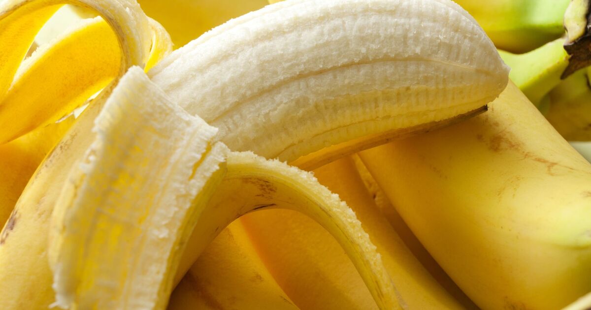 Bananas will stay fresh for 26 days without going brown if you store with 1 item