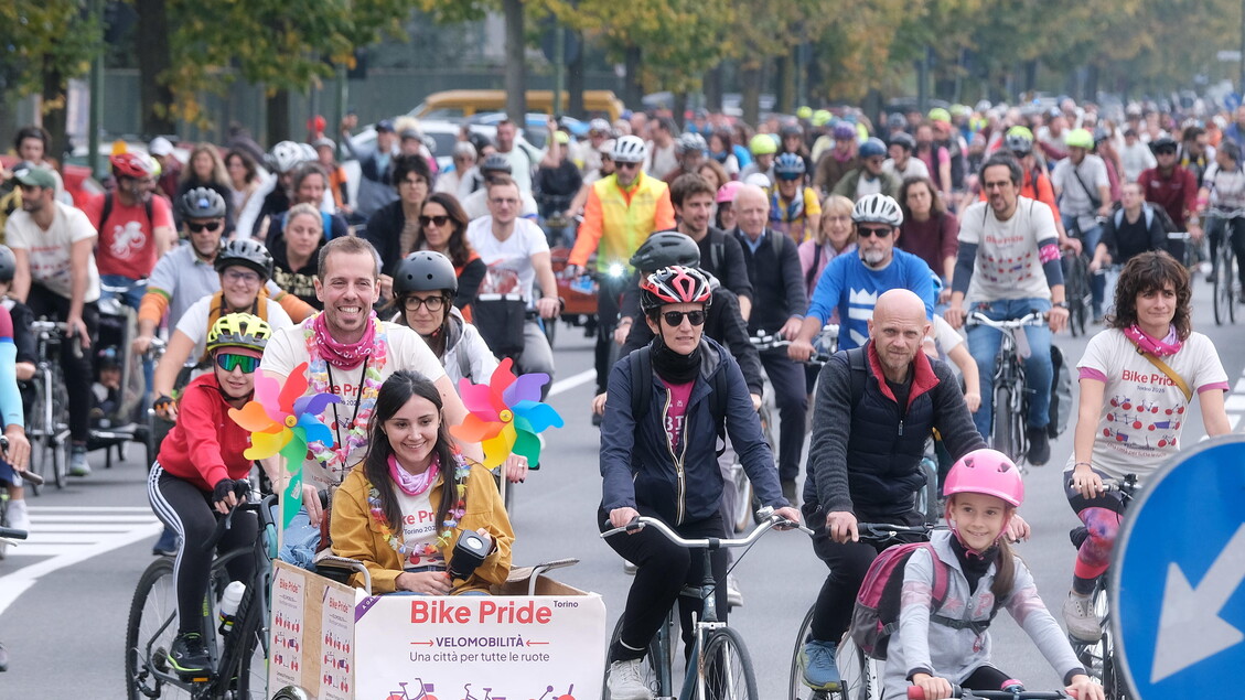 Bike Pride: tutti su due ruote per le strade di Torino - Curiosita - Ansa.it