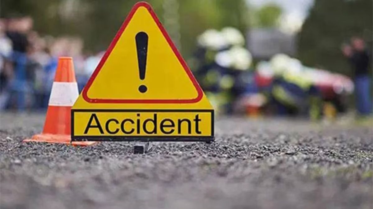 Bike-truck collision kills techie in Maharashtra, traffic delays ambulance