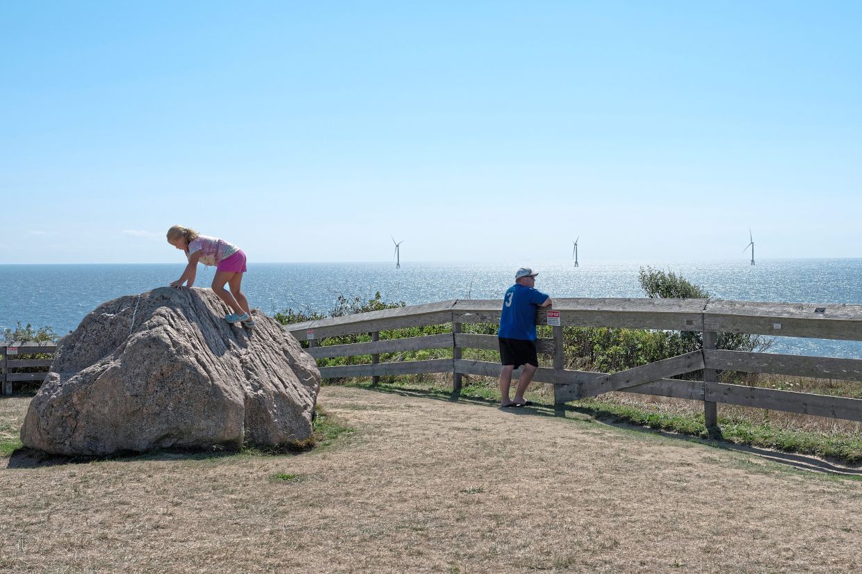 Islanders celebrate winds of change