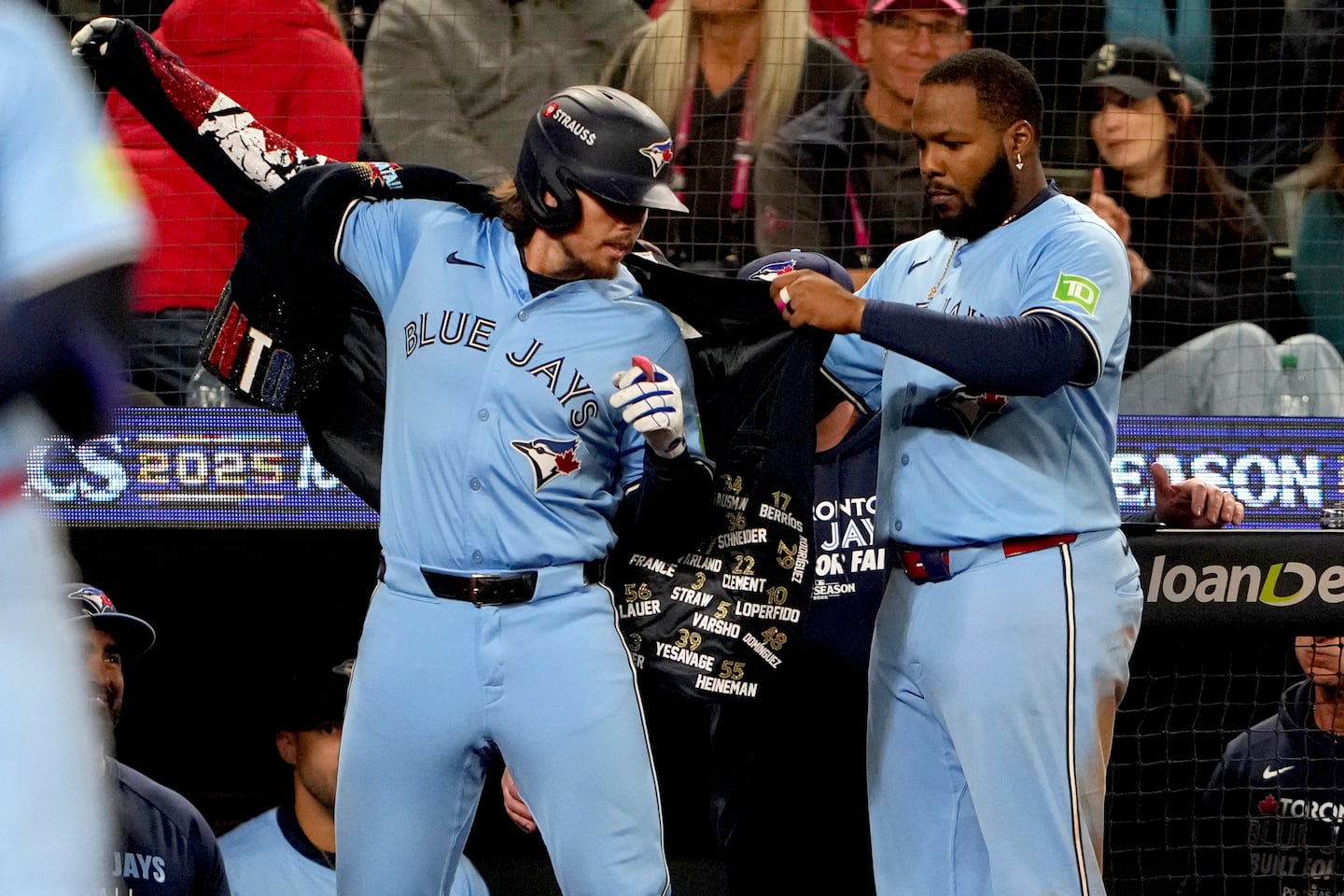 Guerrero, Springer spark Blue Jays' five-homer attack to cut Mariners ALCS lead to 2-1 - The Boston Globe