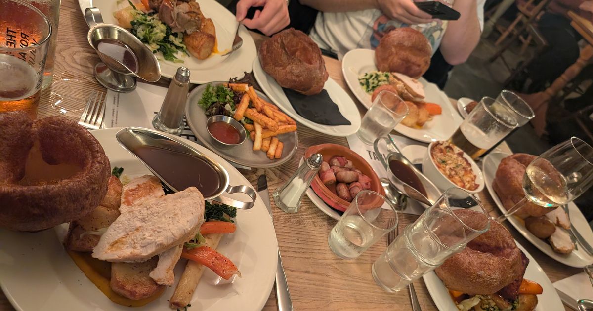 I ate a £20 pub roast dinner that was named the best - 3 words sum it up - The Mirror