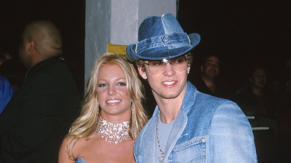 Britney Spears accused of calling Justin Timberlake before wedding