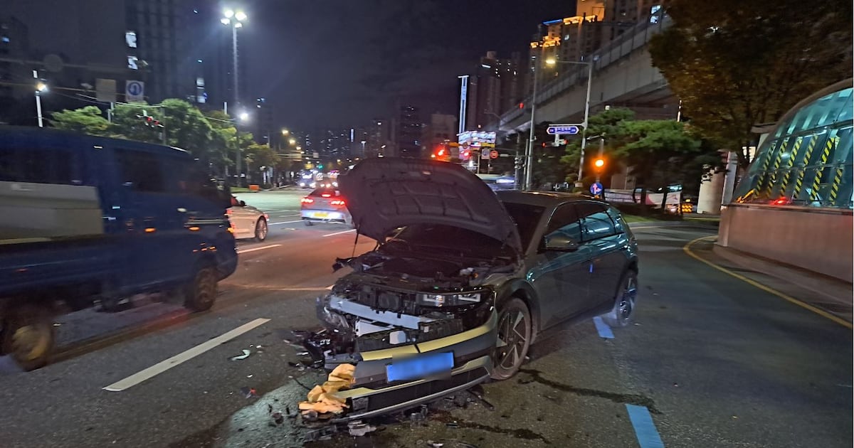 Busan Drunk Driver Crosses Center Line, Hits Multiple Vehicles, Injuring Two