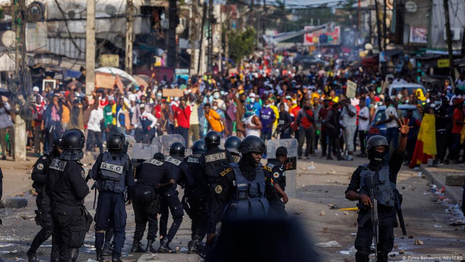 Cameroon: Protesters defy bans ahead of election results