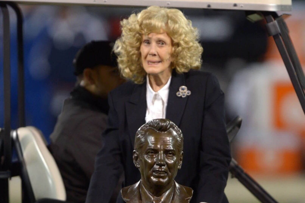 Carol Davis, Raiders co-owner and wife of the late Al Davis, dies at 93