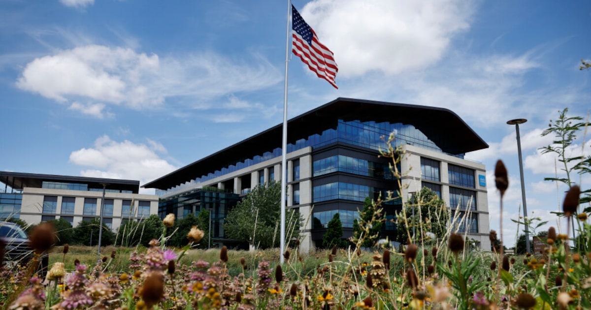 Charles Schwab's reports strong Q3 earnings, boosted by surging retail demand