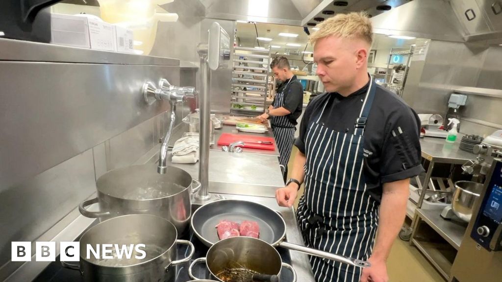 Chef shortage adding to 'perfect storm' affecting restaurants