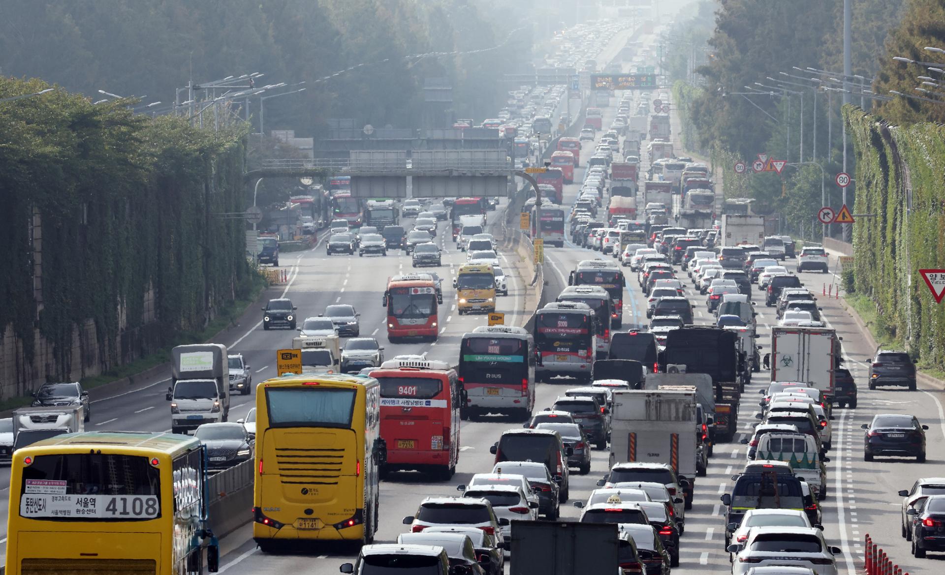 Highways nationwide clog as Chuseok exodus begins - The Korea Times