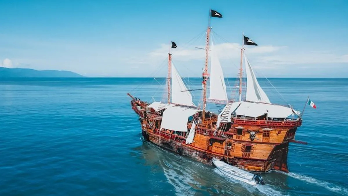 A replica of Columbus' Santa Maria sank in Mexico