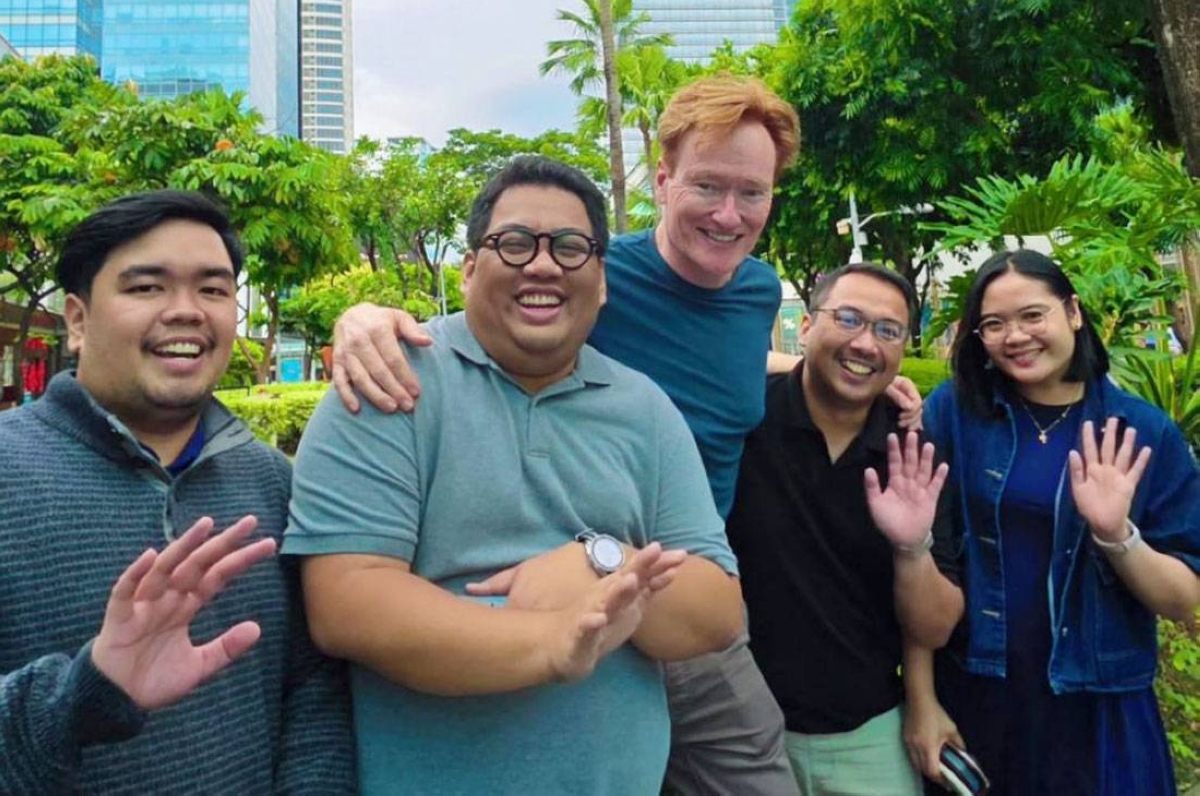 Conan O'Brien spotted in Manila