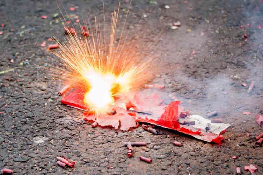 Cracker fairs start, minus sound test; missing decibel check fuels pollution fears