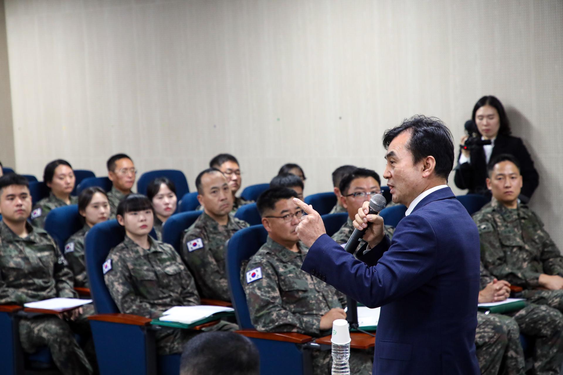 Defense chief highlights using AI for surveillance during front-line visit - The Korea Times