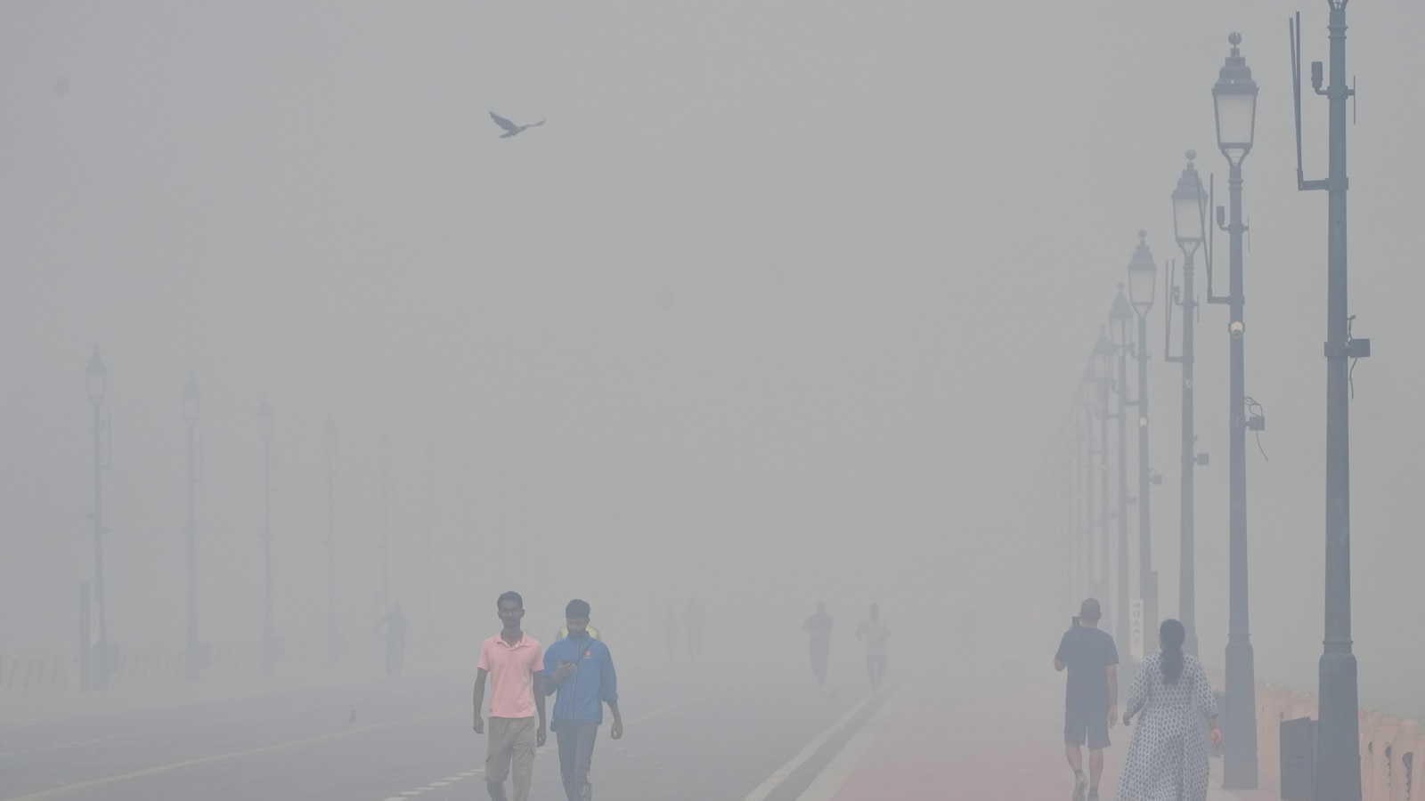 New Delhi air quality at hazardous levels after Diwali fireworks