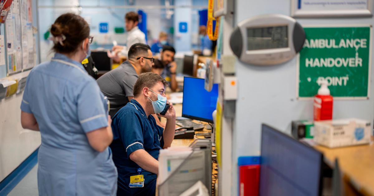 Three in five doctors cared for patients 'in corridors, offices and cupboards this summer' - The Mirror