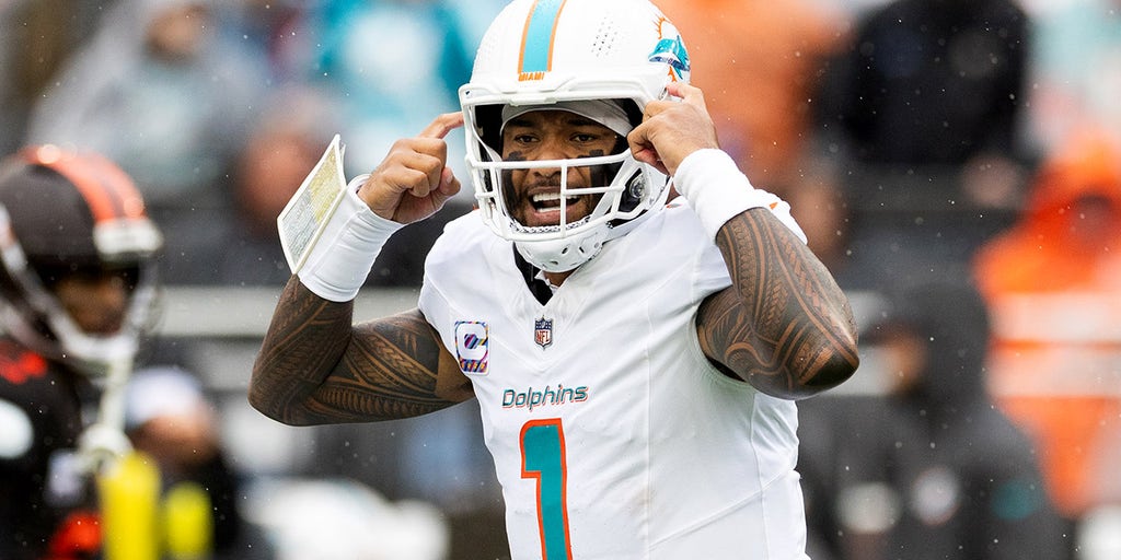 Controversial former NFL lineman rips Dolphins amid poor start: 'This is a dumpster fire'