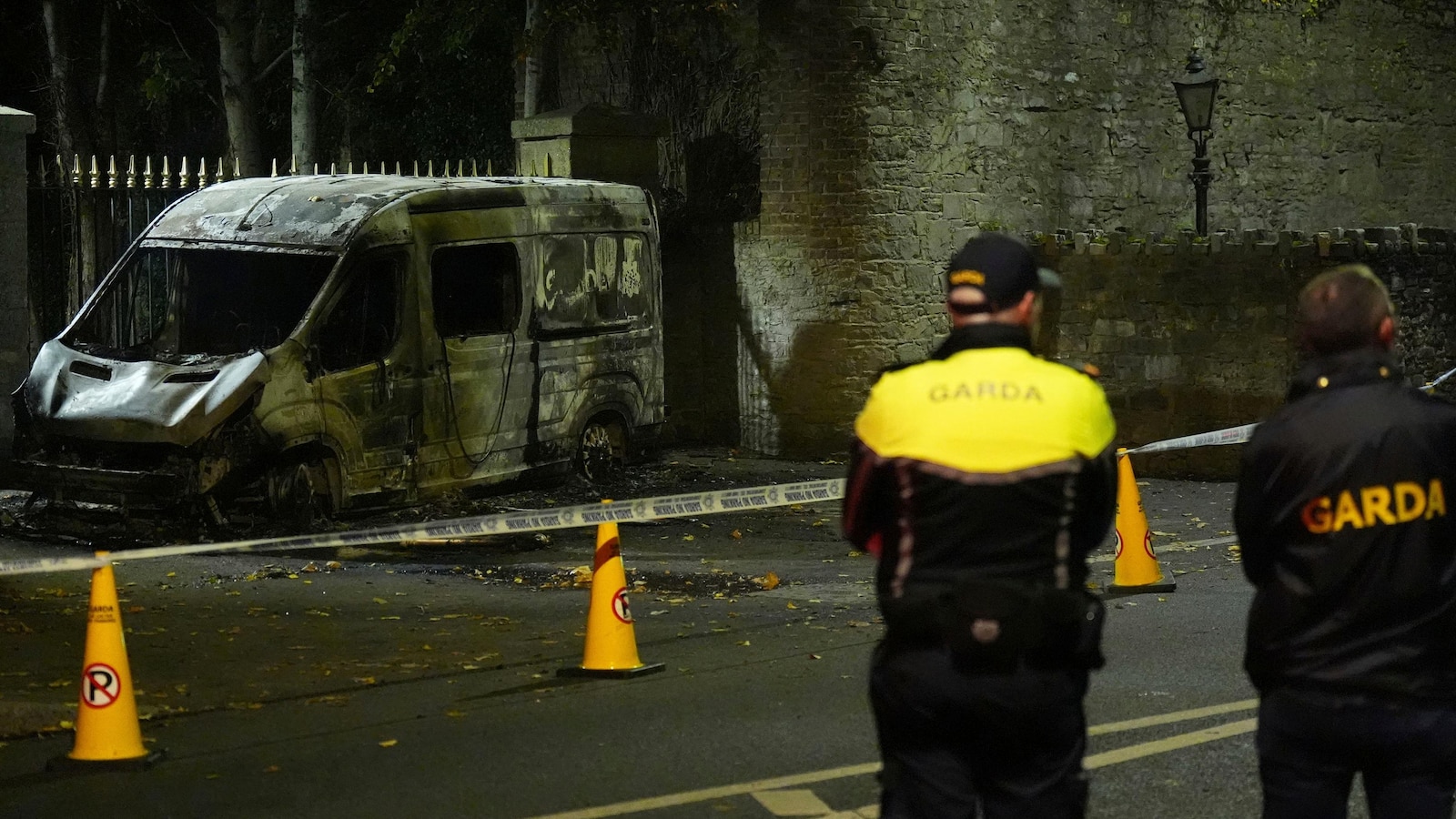 6 arrested after protesters clash with police outside Dublin hotel housing asylum seekers
