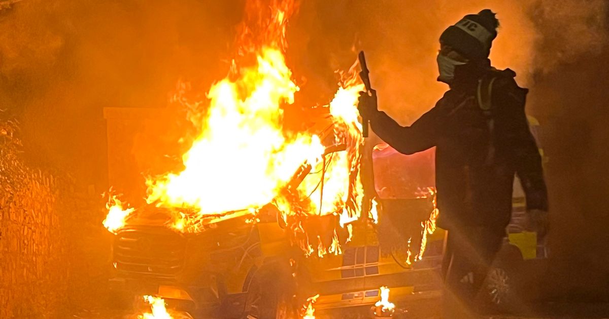 Dublin riots near asylum seeker hotel sees police van set on fire and officers hurt - The Mirror