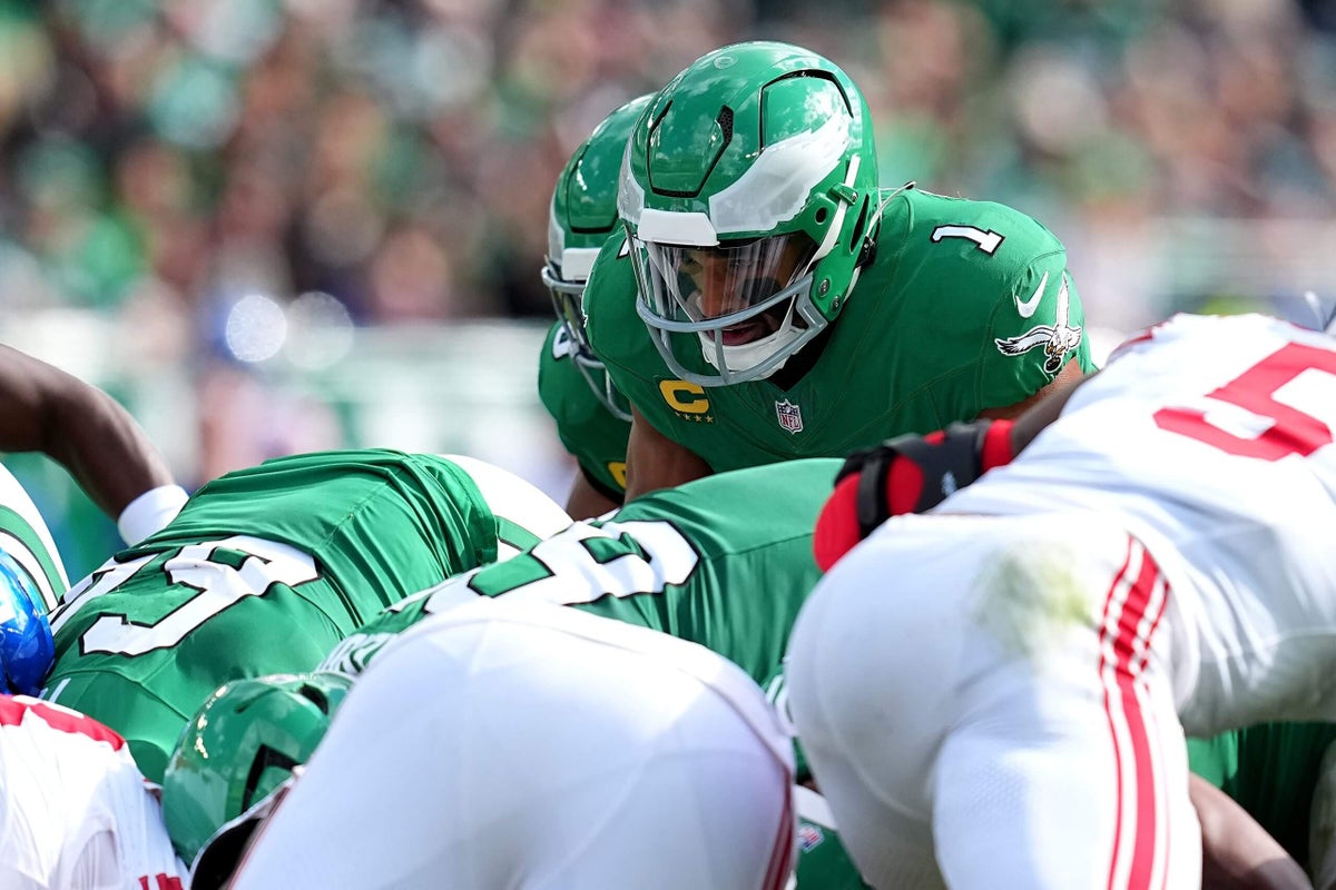 Eagles benefit from forward progress whistle to negate Jalen Hurts' tush push fumble