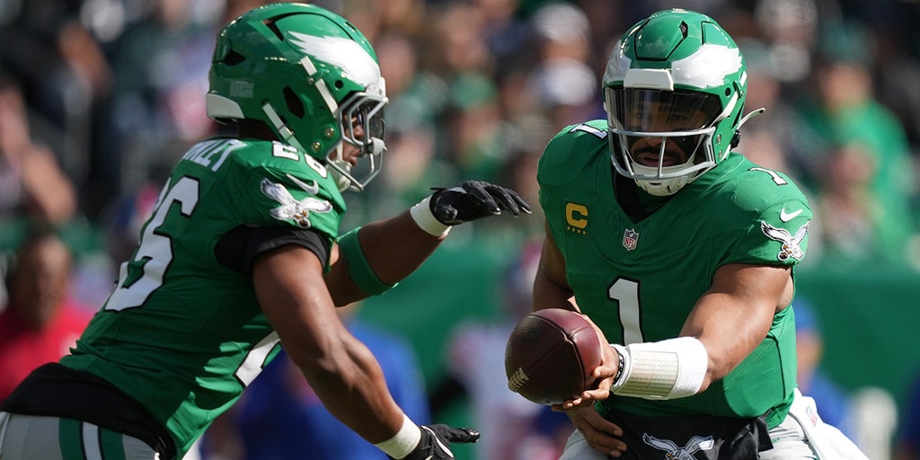 NFL fans upset as Eagles benefit from early whistle on tush push vs Giants