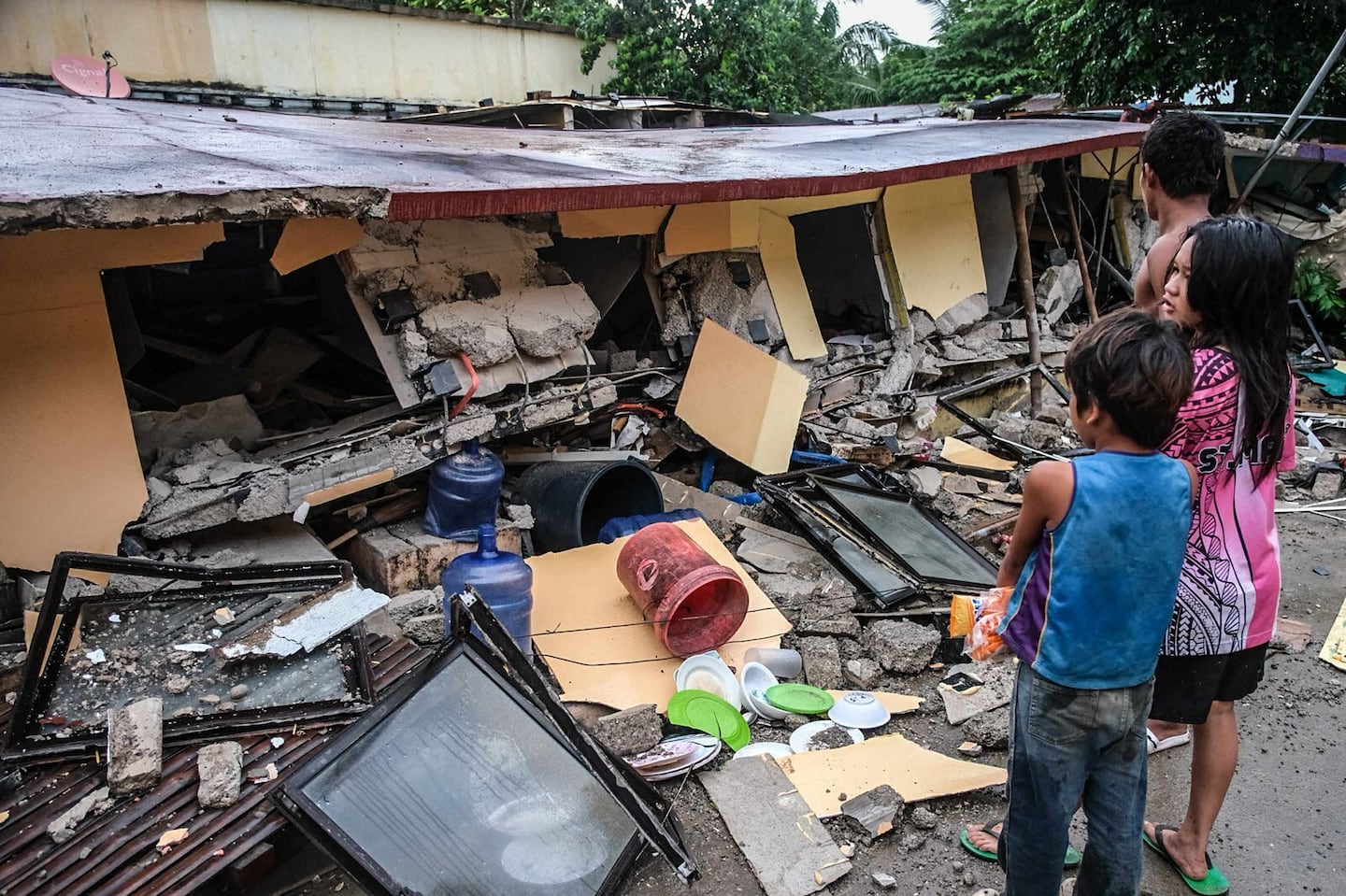 At least 69 people killed in a powerful earthquake that hit the Philippines - The Boston Globe