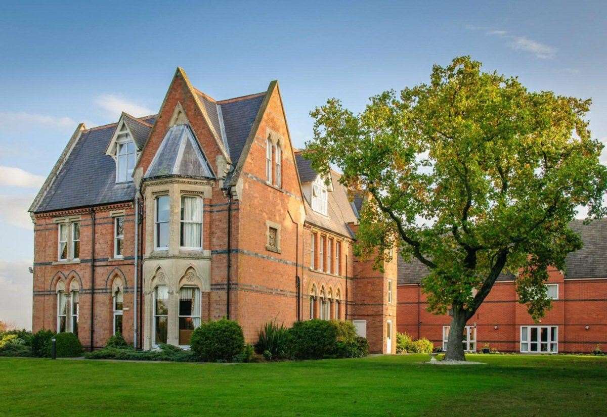 Trespassers warned to stay out of former Warwickshire hotel site after criminal damage