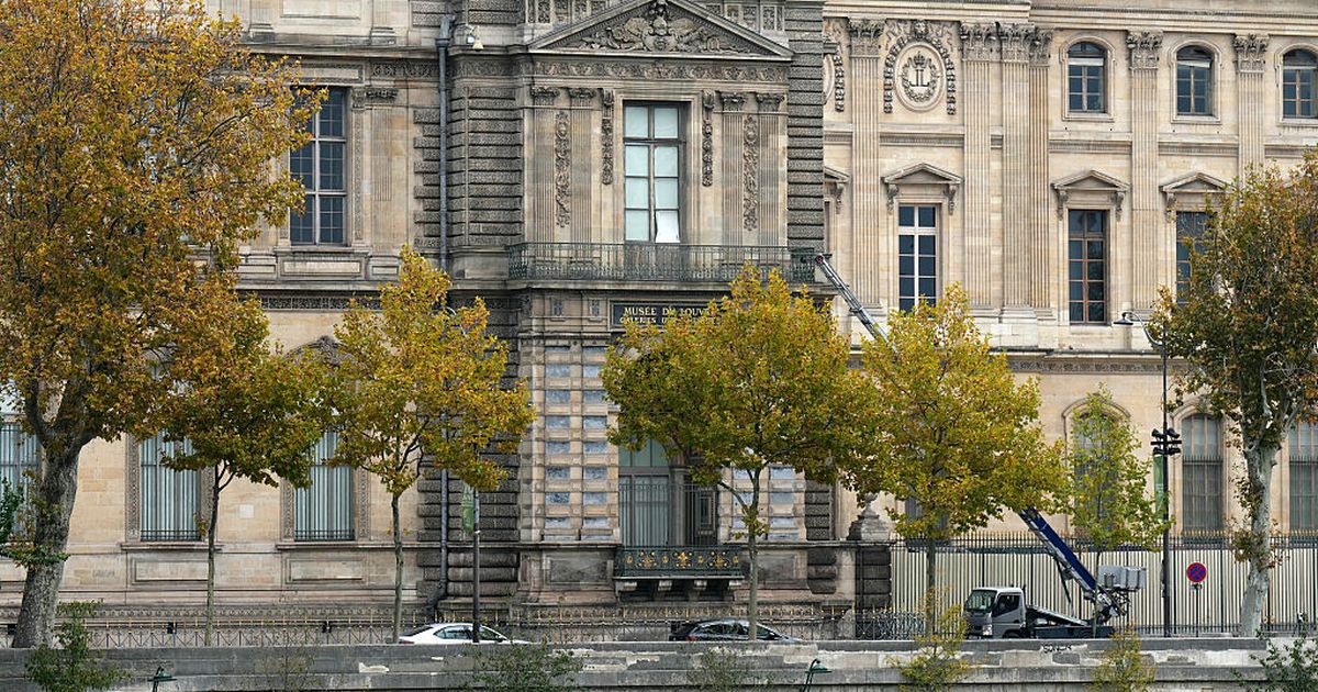 10 hard nut heists in history - including Louvre grab and £4.8million loo