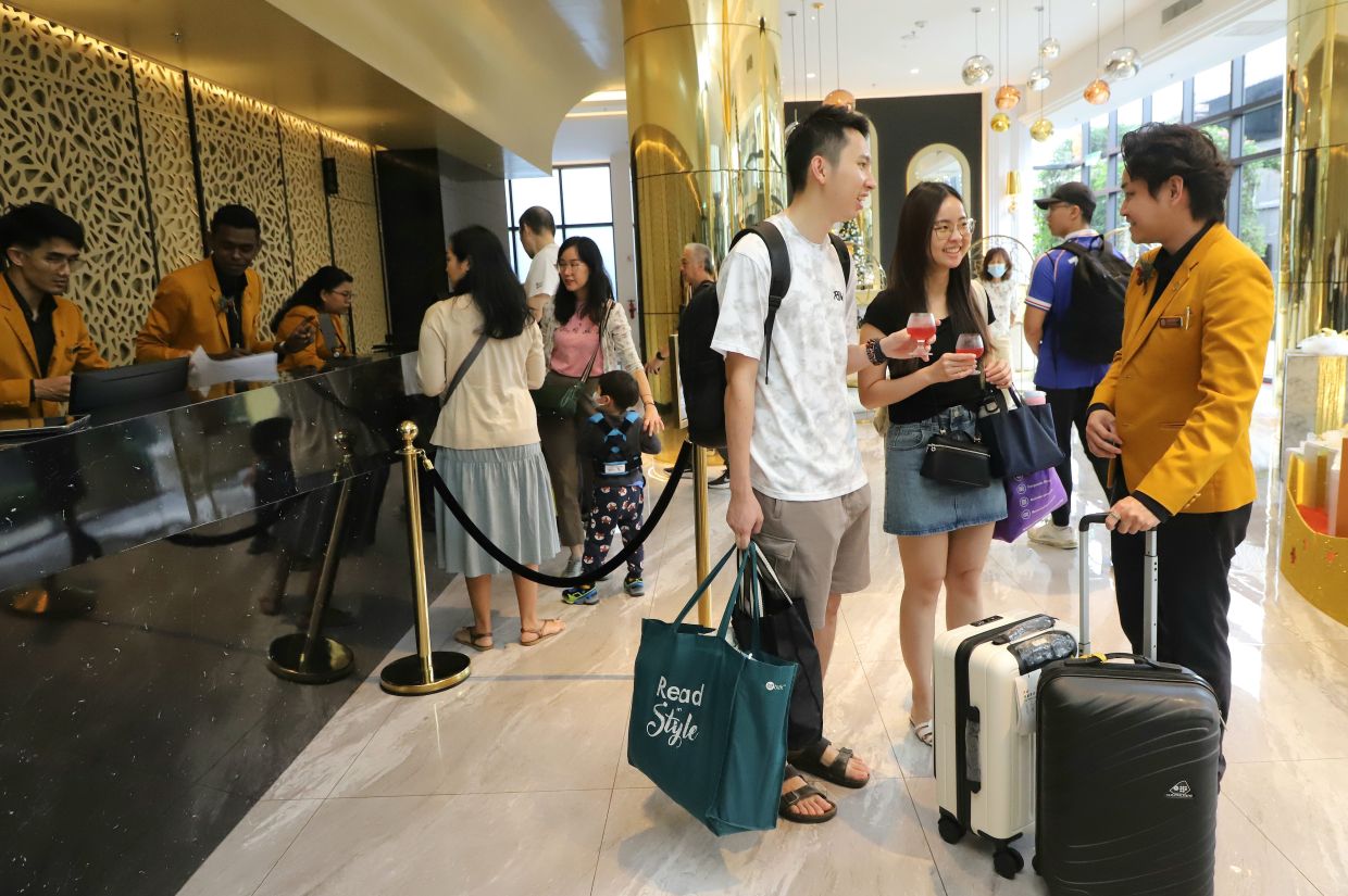F&B sector lauds govt's move to boost local tourism