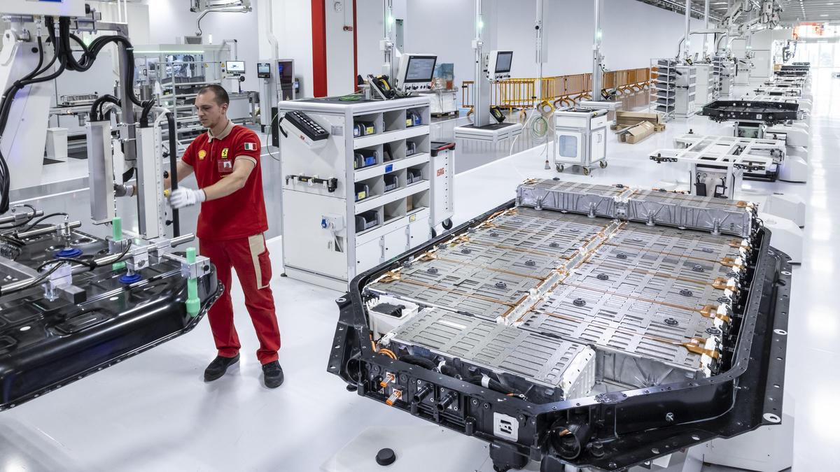Ferrari to hand-pick customers for its first electric car