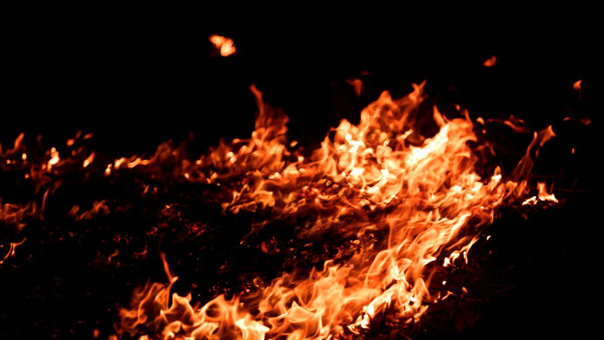 Fire erupts at several auto parts shops in Mumbai; no casualty