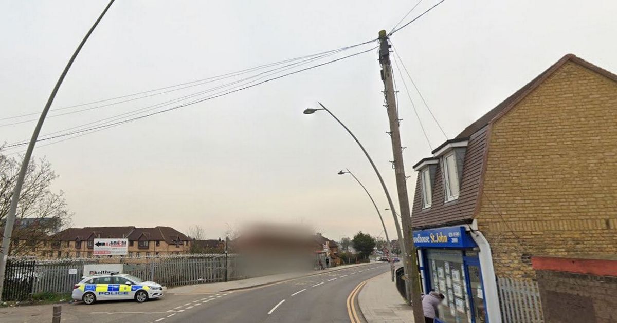 5people taken to hospital after car crashes into house outside station