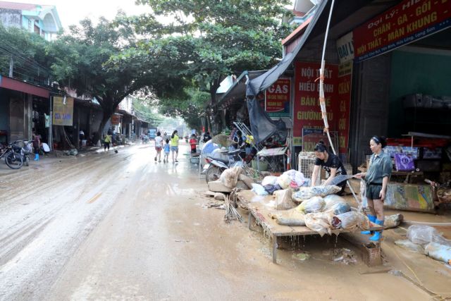 Floods, storms leave tens of thousands without power in northern localities