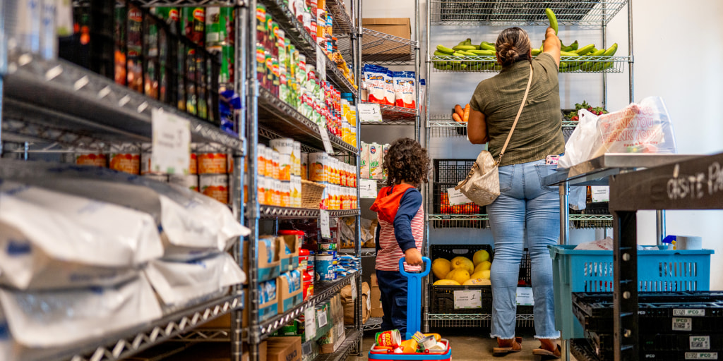 Food banks and community groups brace for spike in demand as shutdown continues