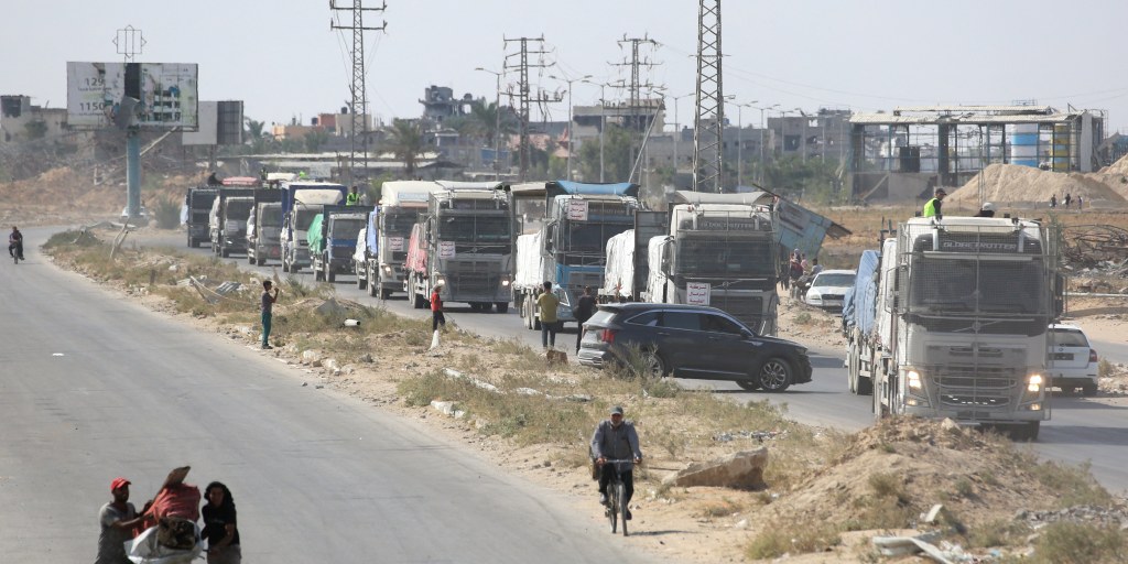 Aid slowly trickles into Gaza, as rebuilt bakeries work to tackle famine