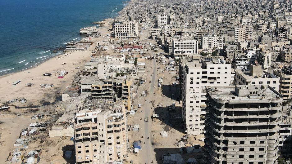 Middle East: Trump says Gaza ceasefire intact amid fighting
