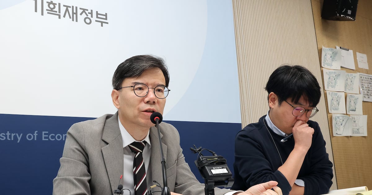 Government Hints at 1% Growth Forecast After Strong Q3 GDP