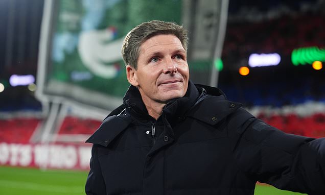 Oliver Glasner absolves teen Jaydee Canvot of blame after Crystal...