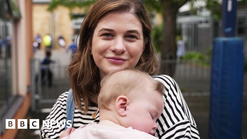 'It gave me my voice back': How group singing is helping new mums with postnatal depression