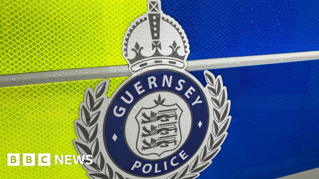Appeal for witnesses in Guernsey 'fail to stop' road collision