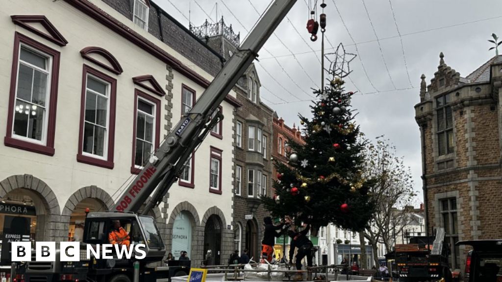 New Guernsey team takes over St Peter Port Christmas lights