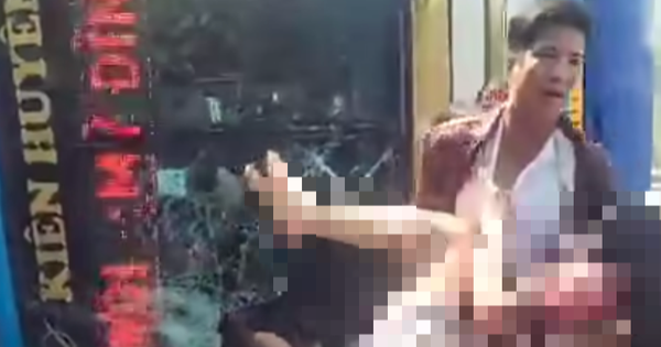 3 killed, several injured as Hanoi-bound passenger bus overturns