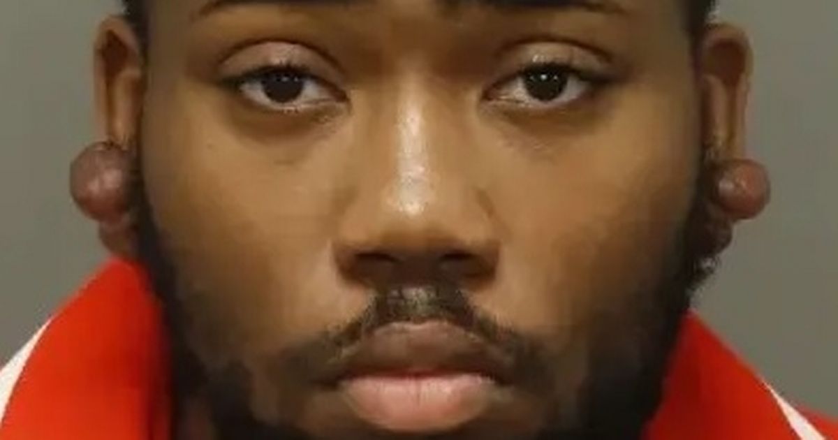 Sick patient 'squirts HIV-infected blood into the eyes of nurses' after ripping out IV - Daily Star