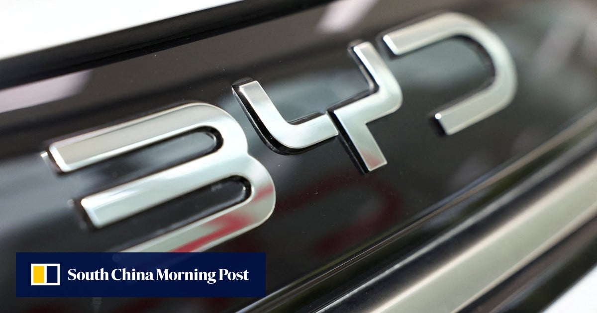 Hong Kong stocks head for a weekly loss on tensions whiplash