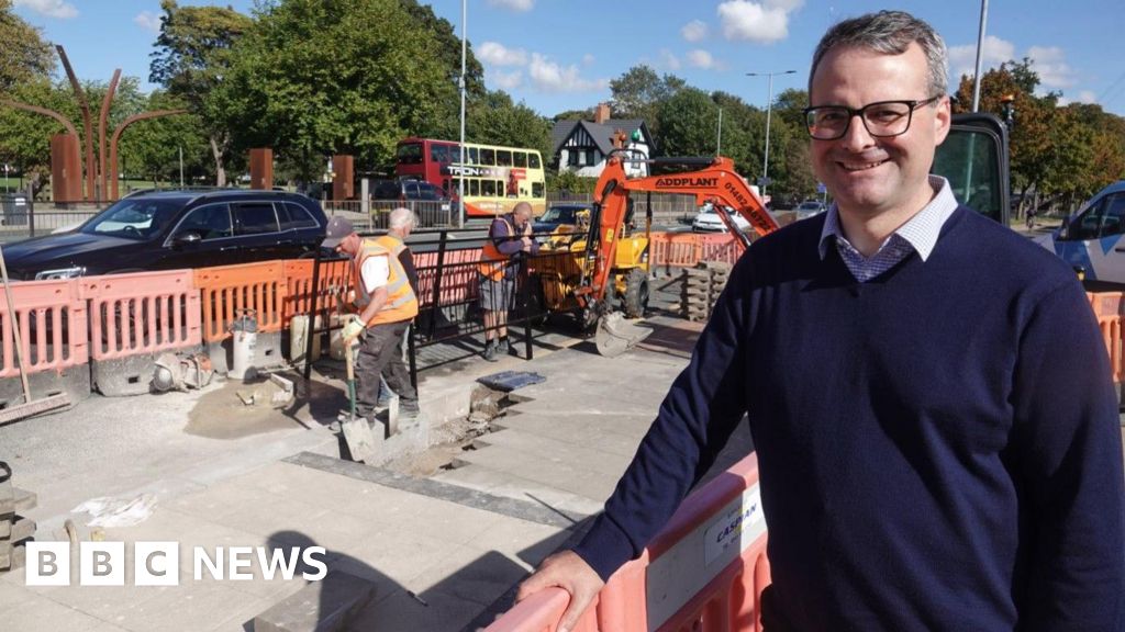 Hull bus stops to get £900,000 improving safety for passengers