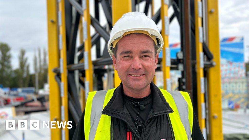 Hull Fair hosts Big Ben Tower star flyer ride for first time