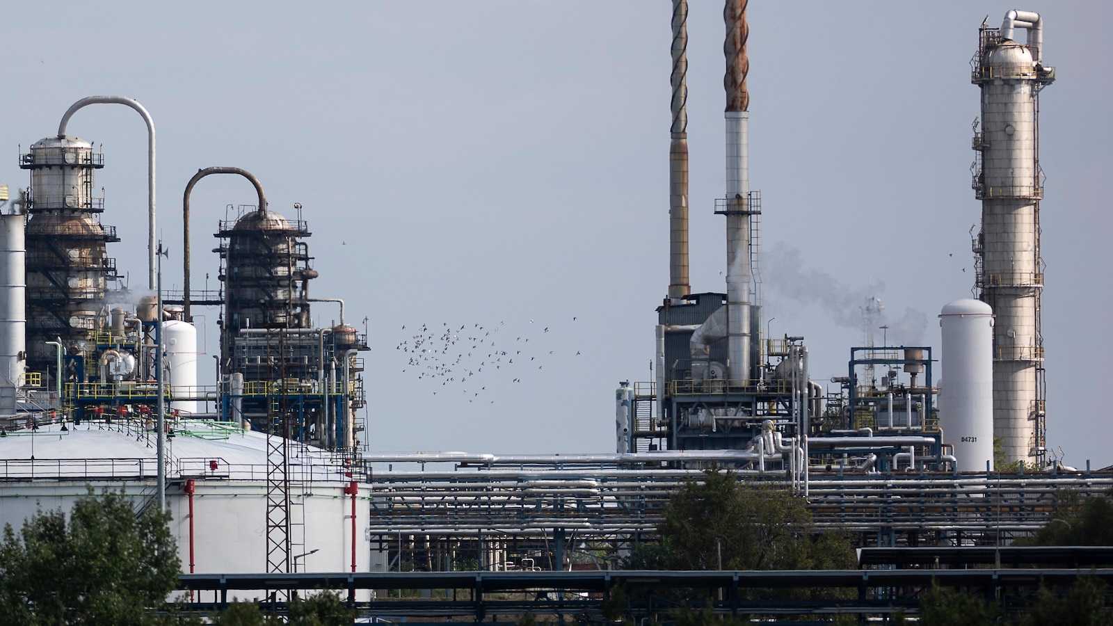 Firefighters contain blaze at Hungary's main oil refinery