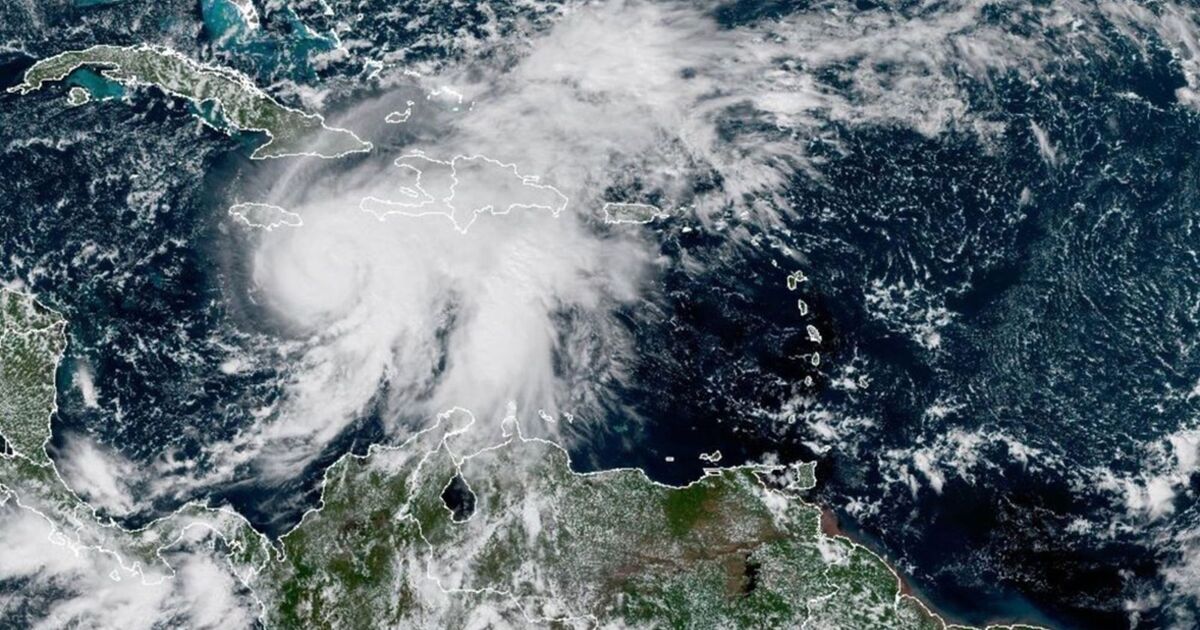 Hurricane Melissa 'rapidly intensifies' as holiday spot braces for 25in of rain