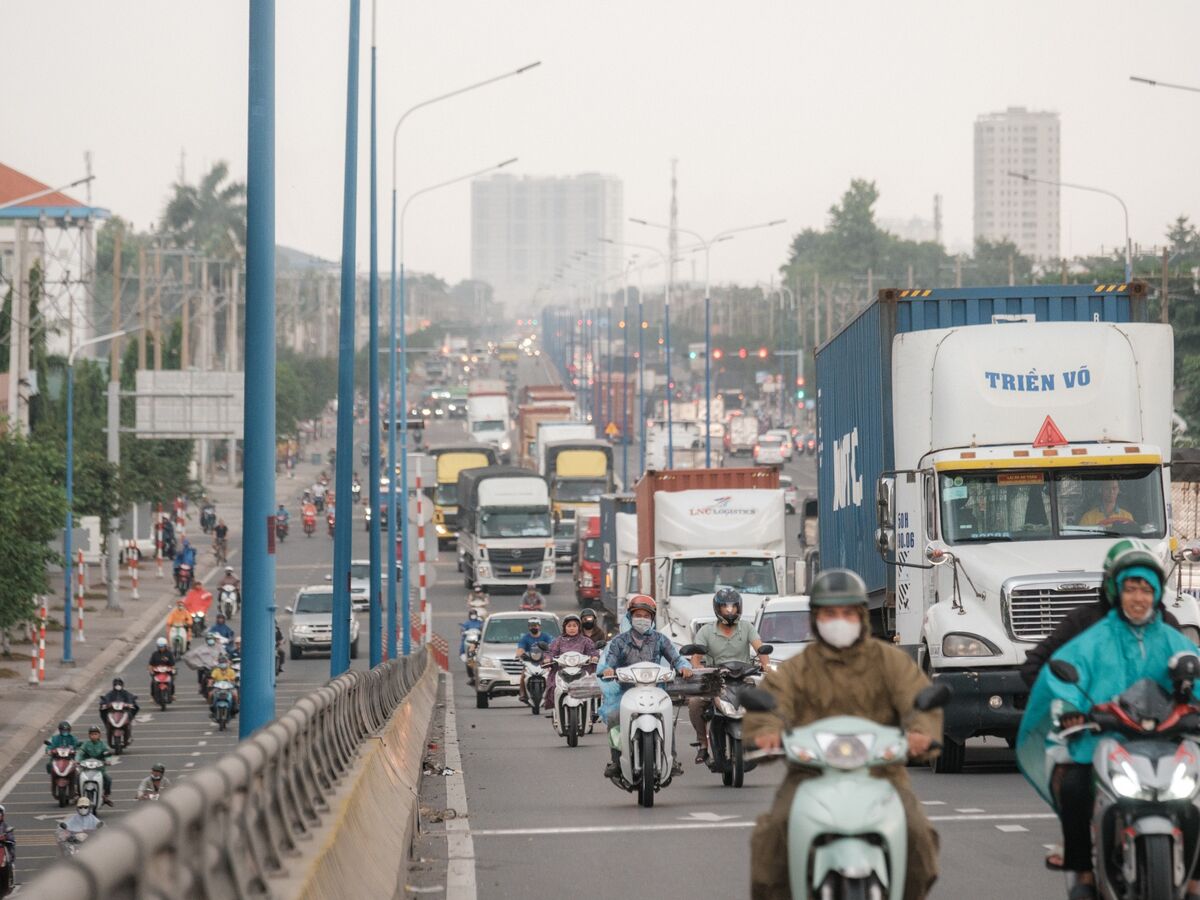 IMF Warns Asia's Growth Will Cool This Year, Next on Trade Risks